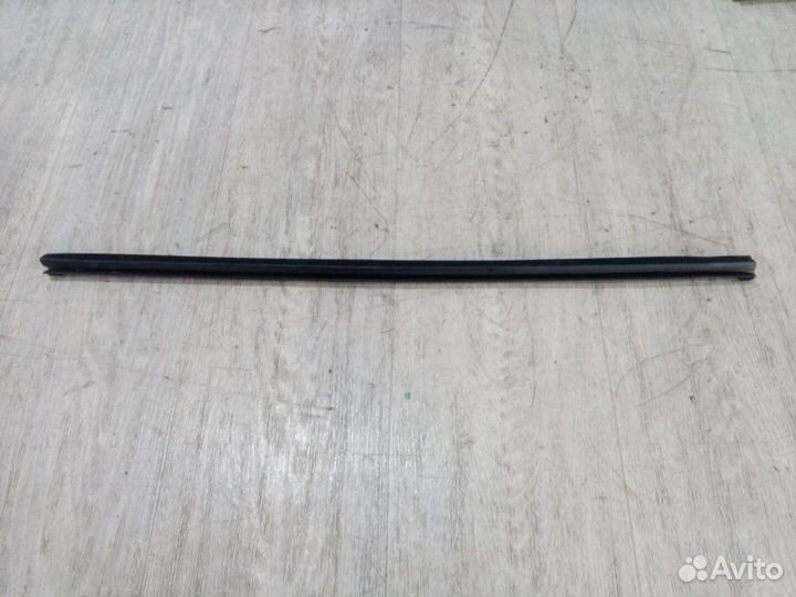 Уплотнитель стекла двери Kia Rio 3 2011-2017