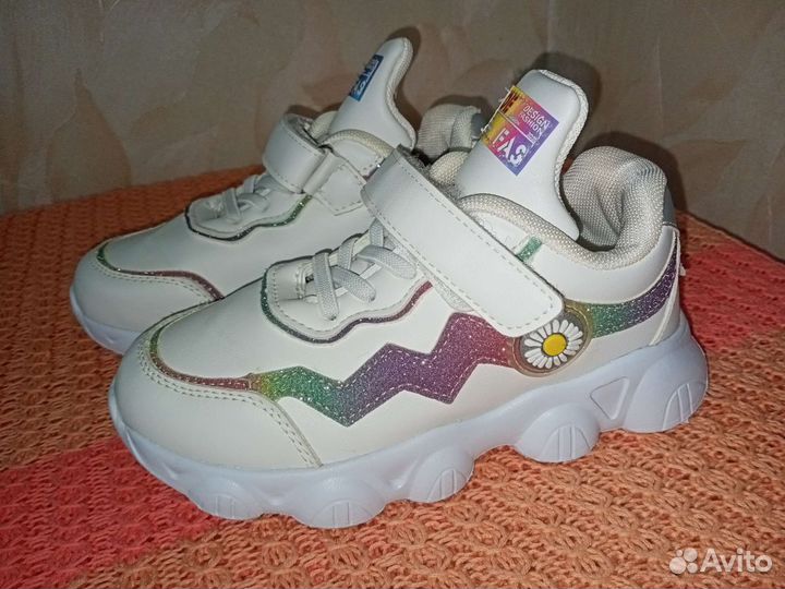 Кроссовки для девочки