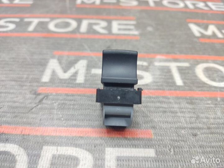 Кнопка стеклоподъемника передняя левая Audi A6