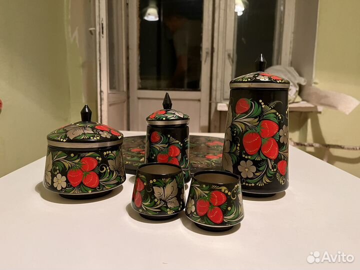 Набор посуды и панно хохлома
