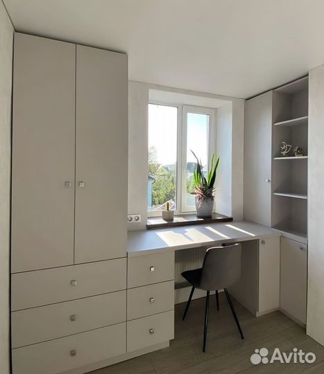 Рабочая зона у окна