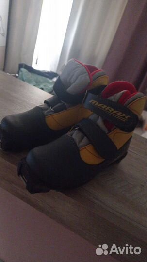 Лыжные ботинки