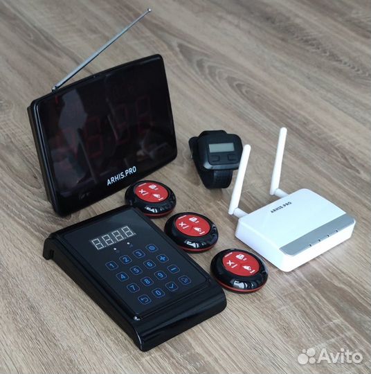 Кнопка вызова официанта, персонала с часами