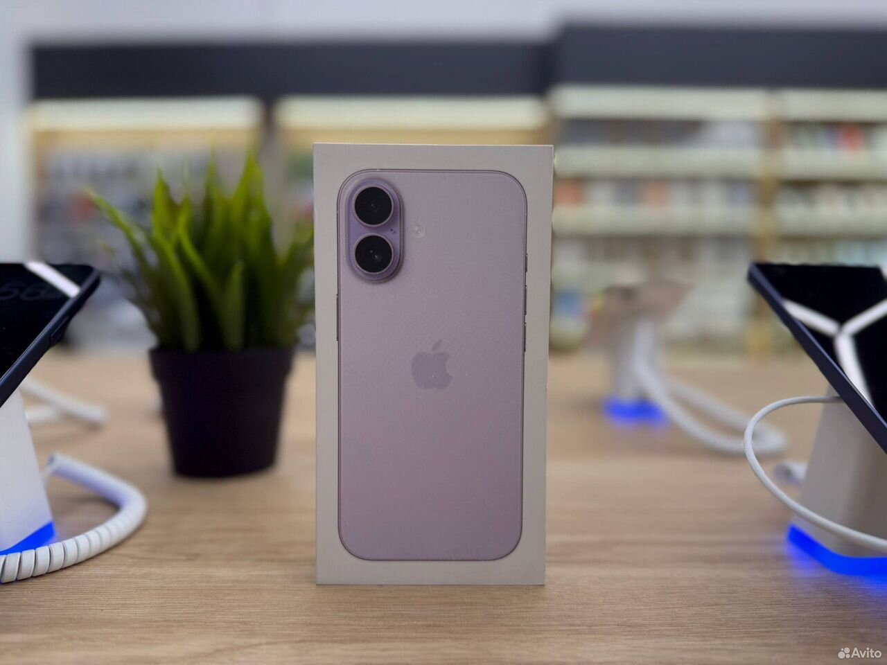 iPhone 17, 256 ГБ, SIM + eSIM