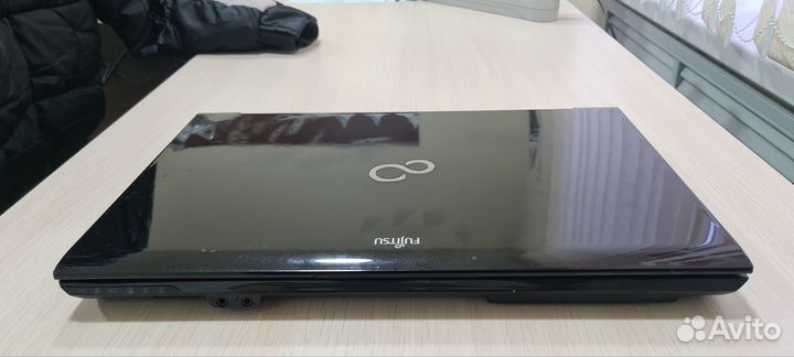 Ноутбук Fujitsu AH532