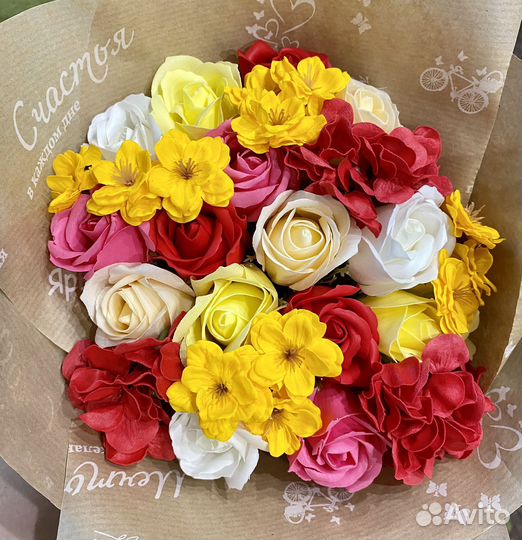 Букет из мыльных роз и цветов