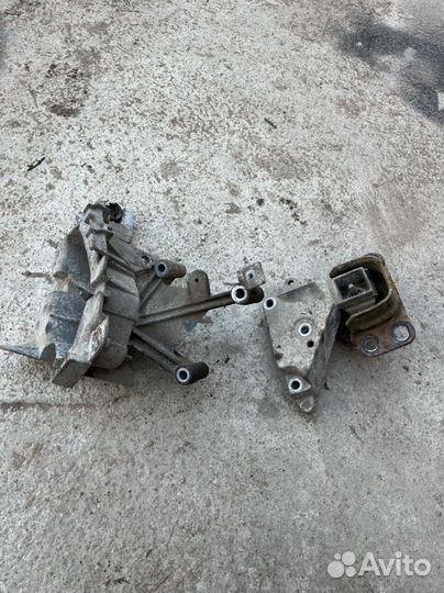 Кронштейн двигателя renault