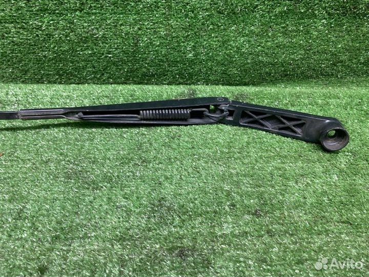 Поводок дворника левый Hyundai Solaris