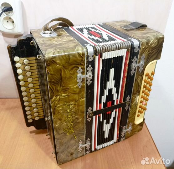 Гармонь старинная