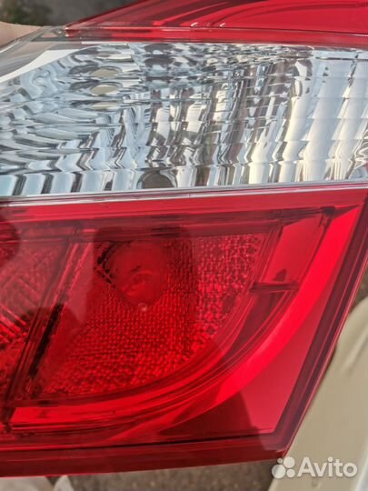 Фонарь правый в крышку багажника Toyota Camry
