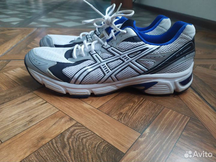 Кроссовки asics