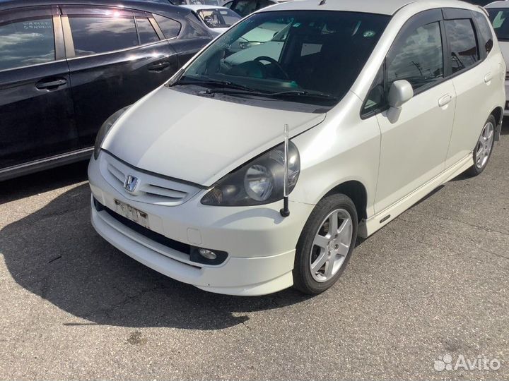 Стекло собачника пара Honda Fit GD2 L13A 2002