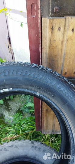 Bridgestone Blizzak Spike-01 215/60 R16