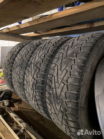 Pirelli Ice Zero 215/60 R16 99T