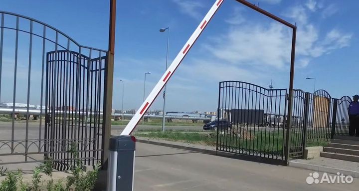 Автоматический шлагбаум