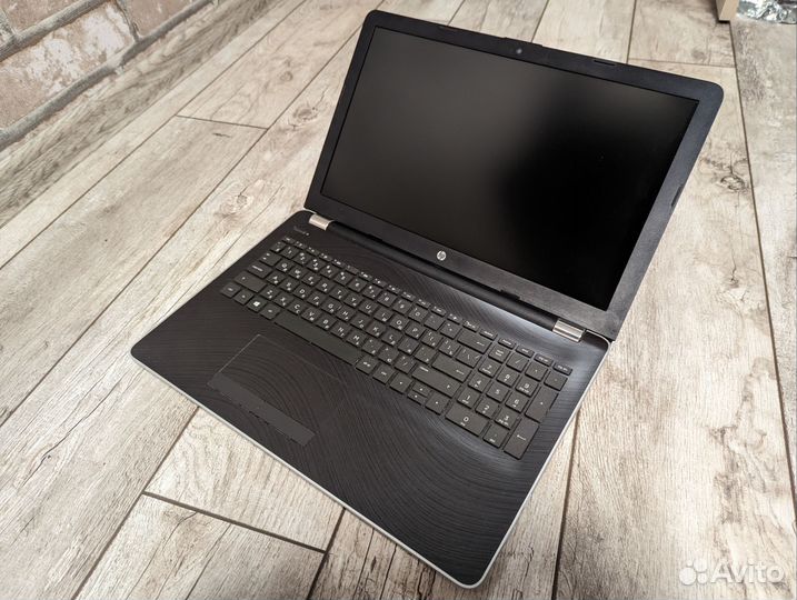 Ноутбук HP 4 ядра/Radeon 520(2гб) /256 SSD/4 RAM