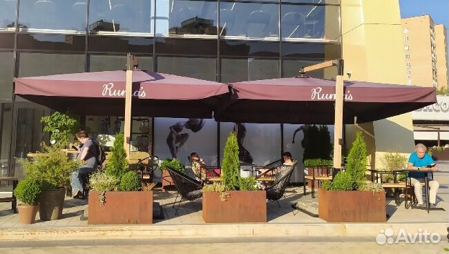 Зонт уличный. Зонт на боковой опоре. Зонт для кафе