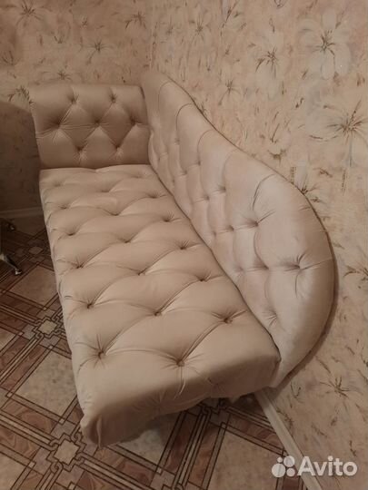 Замшевый диван