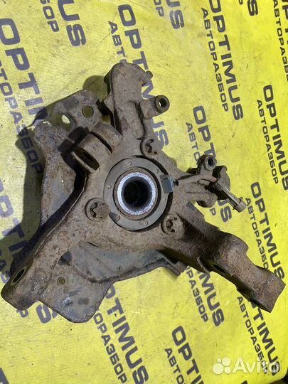 Поворотный кулак правый Opel Astra G