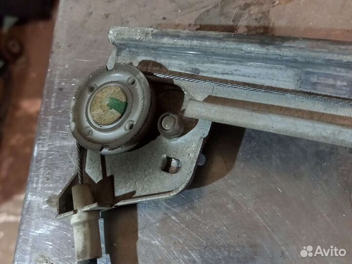 Стеклоподъемник передний Peugeot 307