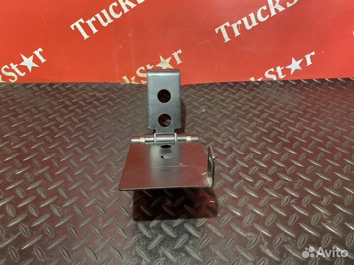 Петля спальника левая Daf XF105