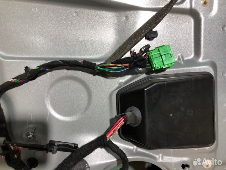 Дверь боковая передняя левая Volvo Xc90 B6324S