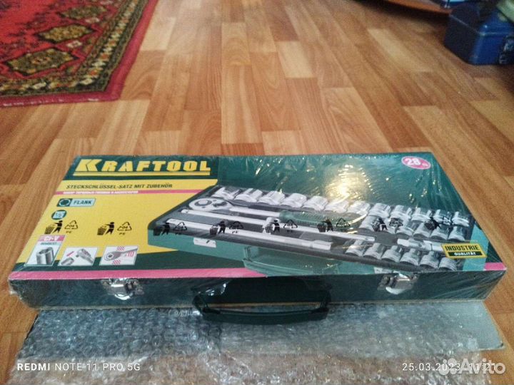 Набор ключей и головок