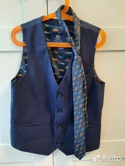 Брюки+жилетка для мальчика 128р next 4 предмета