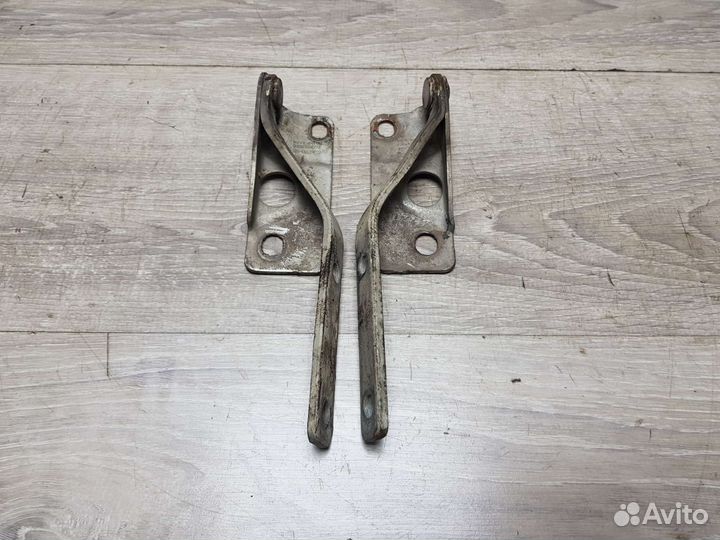 Петли капота Volkswagen Pointer