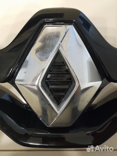 Решетка радиатора reno fluence