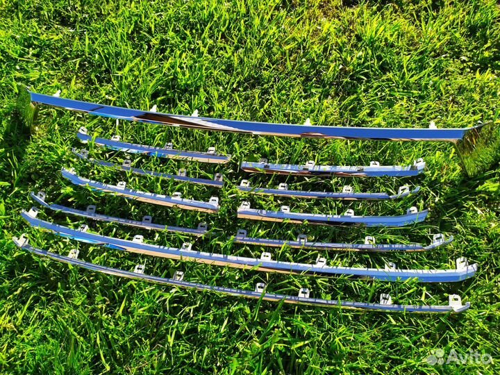 Молдинг решётки радиатора Land Cruiser 200