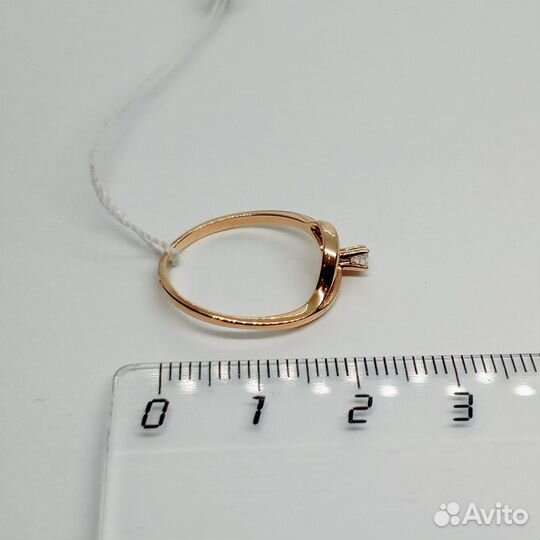 Кольцо с природным камнем Золото