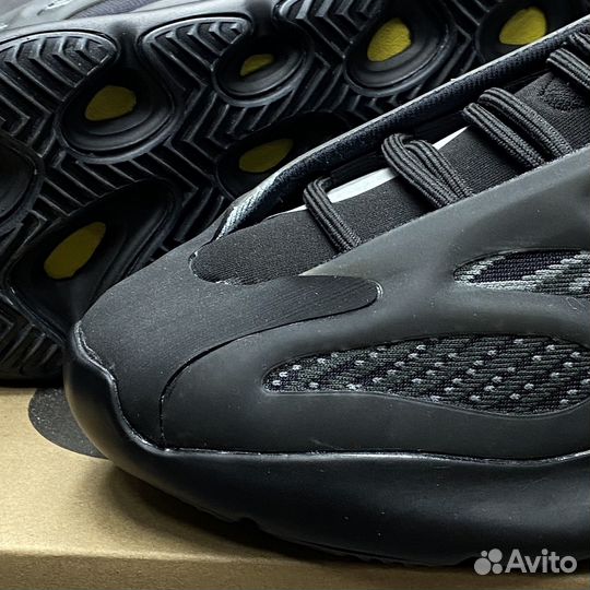 Кроссовки Yeezy 700 v3 Alvah