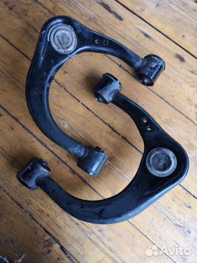 Верхние рычаги Toyota Hilux 7 Vigo до 2015г