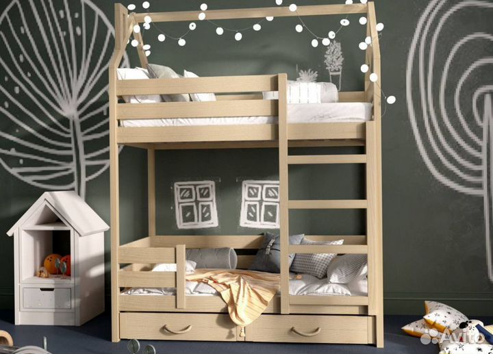 Кровать домик из массива