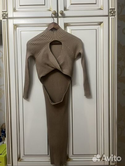 Платье женское с вырезом S