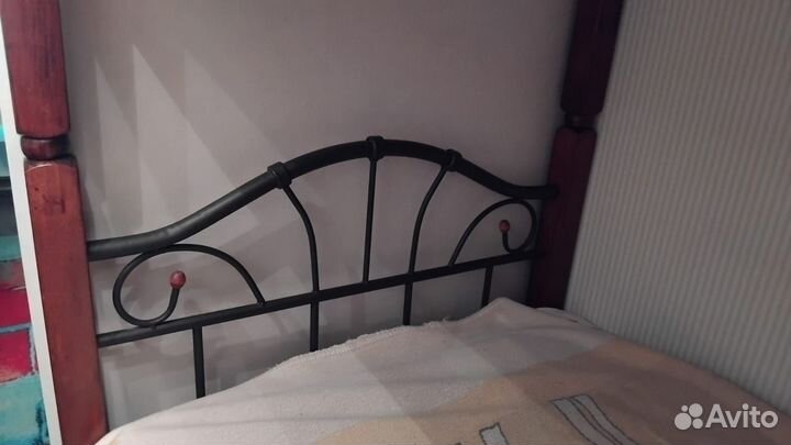 Двухъярусная кровать