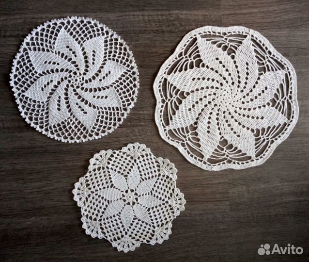 Салфетка декоративная вязаная