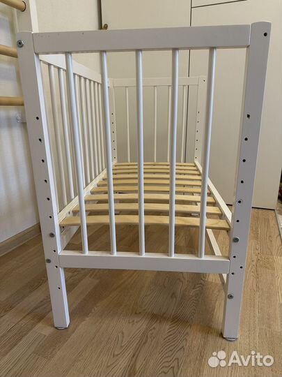Кроватка детская 95 на 54 белая с матрасом