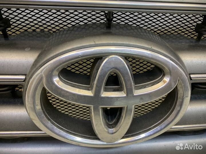 Решетка радиатора Toyota Land Cruiser 200