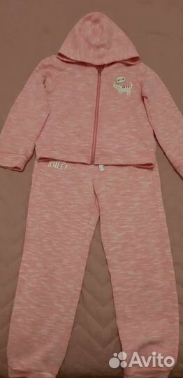 Очаровательный комплект теплых фирменных вещичек