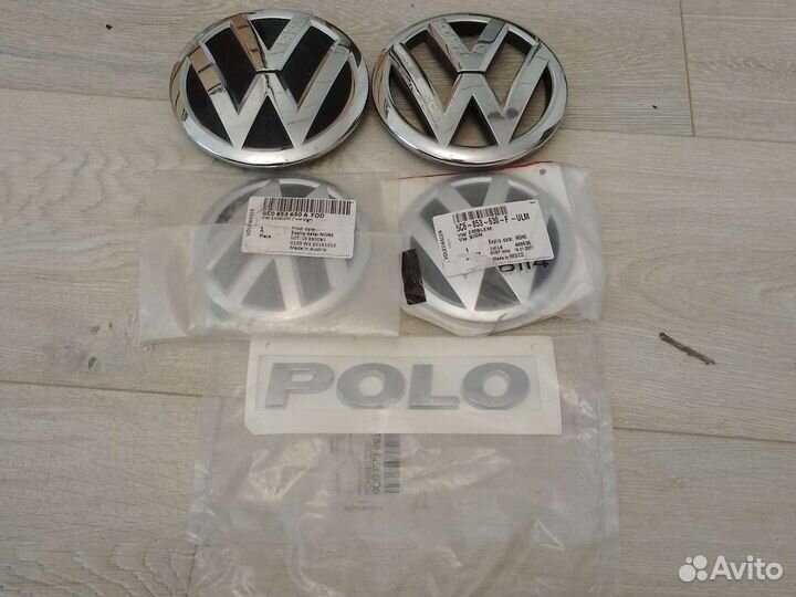 Оригинальная эмблема решетки радиатора поло 5