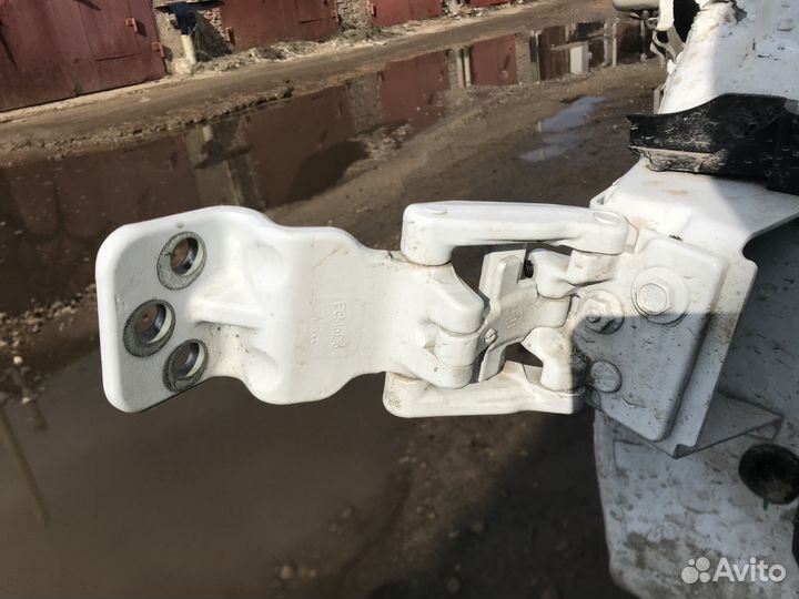 Ford Transit 2014- Петля задней двери