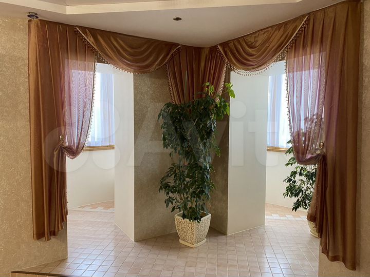 3-к. квартира, 138 м², 2/13 эт.