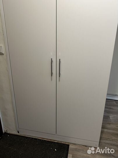 Шкаф белый распашной б/у