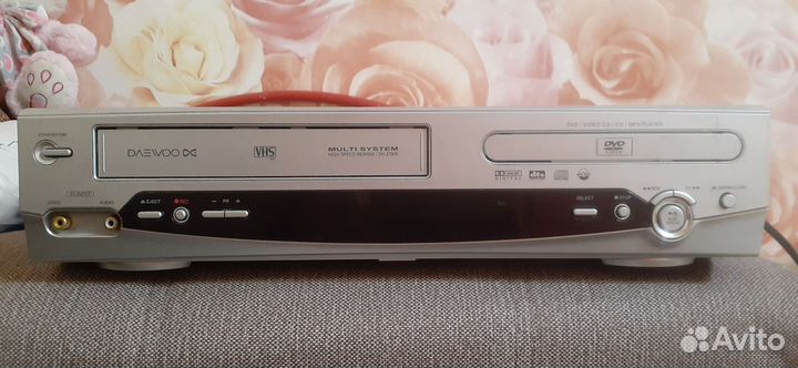 Видеомагнитофон dvd и vhs Daewoo