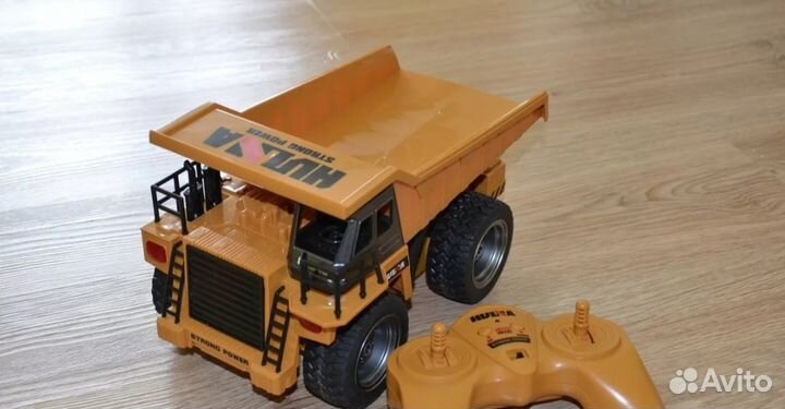 Самосвал (карьерный) на пульте