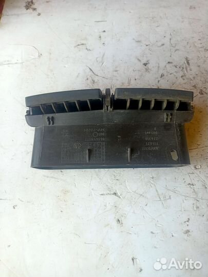 Дефлектор обдува салона центральный Peugeot 307