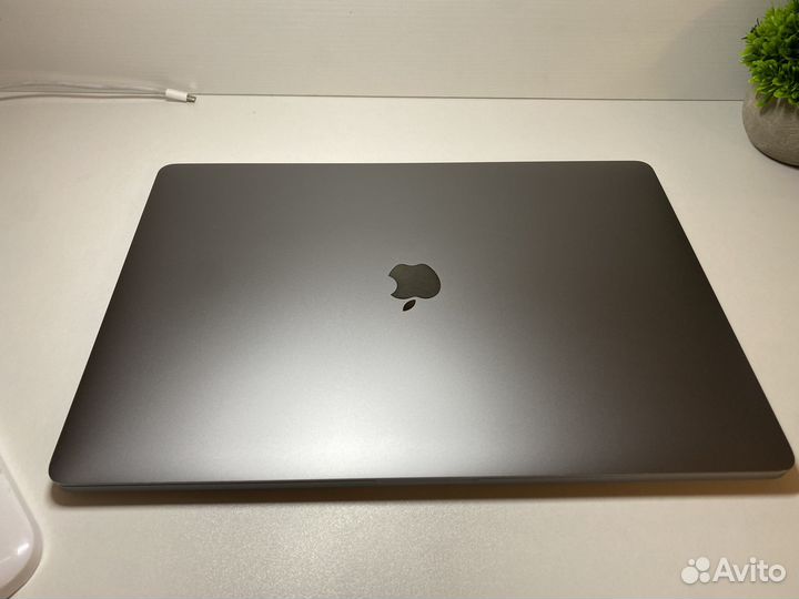 MacBook Pro Pro 16 2019 Ростест i7/16/512 5300M