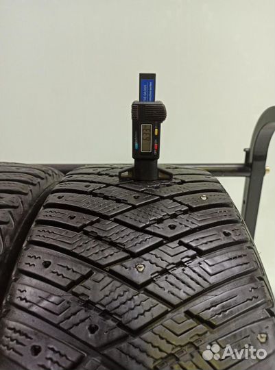 Goodyear Ultragrip Ice Arctic 215/55 R16